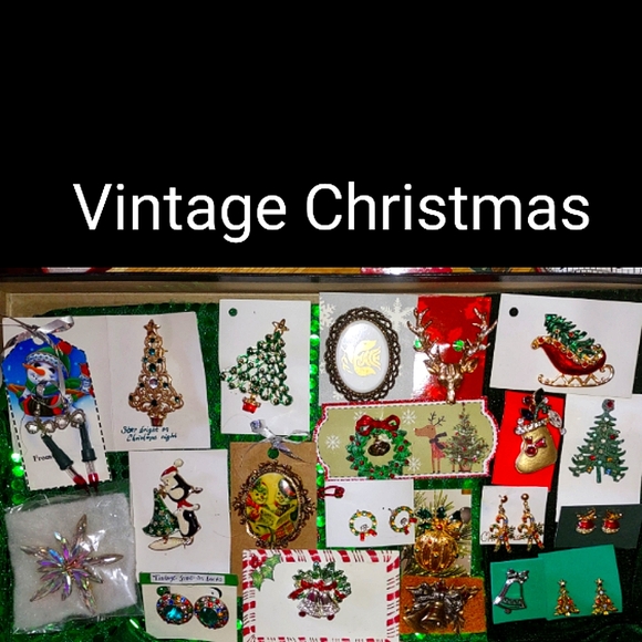 Green Enamel Christmas Tree Pin - Picture 8 of 11